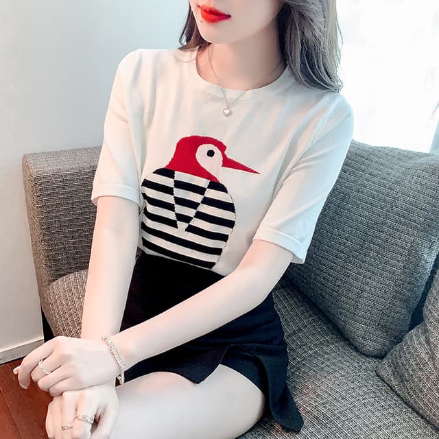 외국 가스 자수 연령 감소 짧은 소매 니트웨어 여름 새로운 레트로 대비 색 스트라이프 슬림 착용 인사이드 가져 가라. 바지를 입는 셔츠
