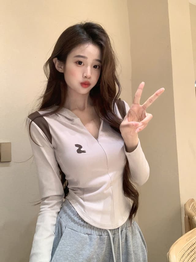 실제 촬영 1 1 주제 210 그램 긴 소매 티셔츠 여성 의류 2025 이른 봄 새로운 얇은 슬림 피트 바지를 입는 셔츠 후드가 달린 맨위