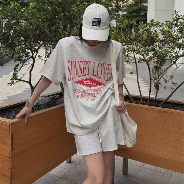 한 부서 느긋한 느슨함 바람 알파벳 프린트 라운드 넥 반팔 티셔츠 캐주얼 운동 한 마디 반바지 세련된